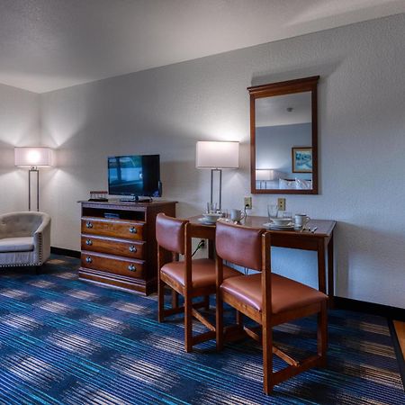 All Towne Suites St. Robert Buitenkant foto