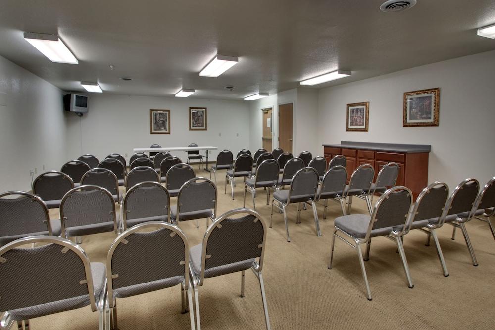 All Towne Suites St. Robert Buitenkant foto