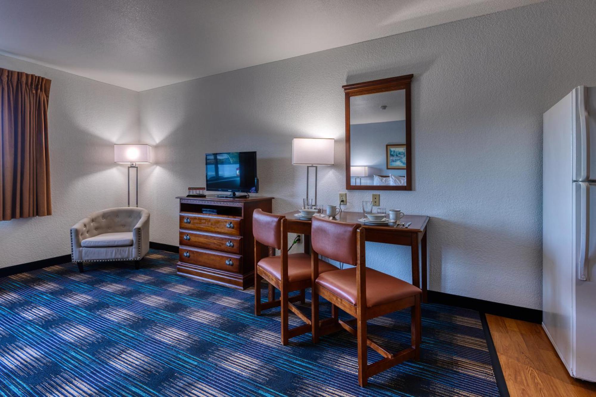 All Towne Suites St. Robert Buitenkant foto