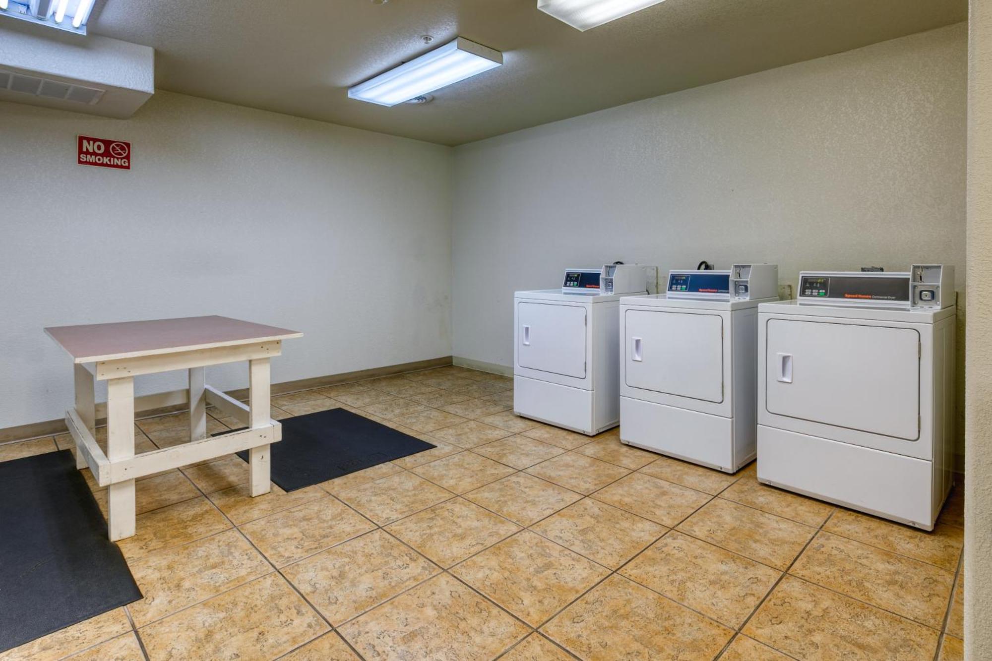 All Towne Suites St. Robert Buitenkant foto