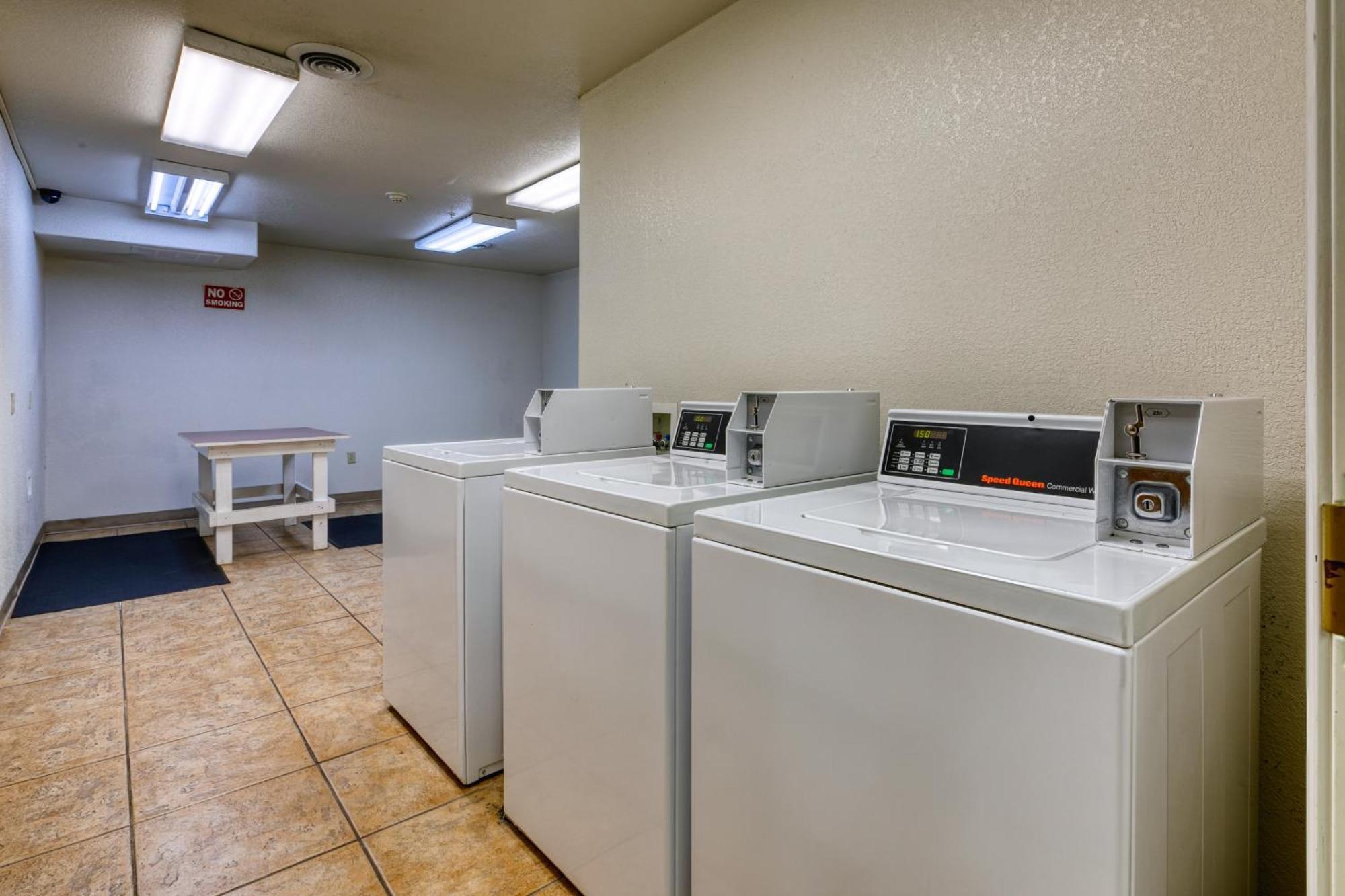 All Towne Suites St. Robert Buitenkant foto