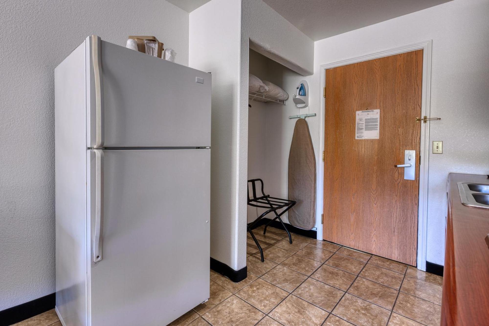 All Towne Suites St. Robert Buitenkant foto
