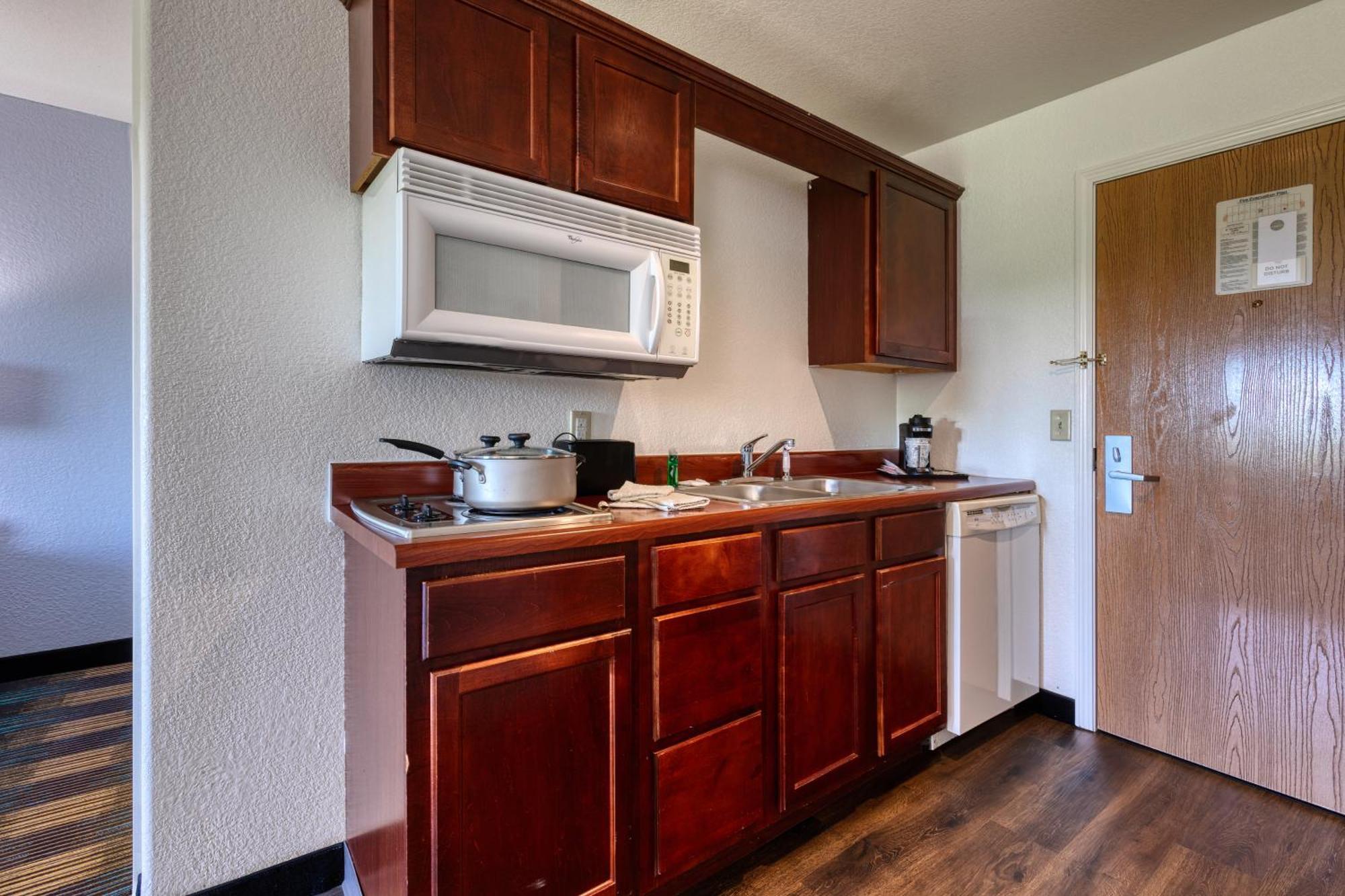 All Towne Suites St. Robert Buitenkant foto