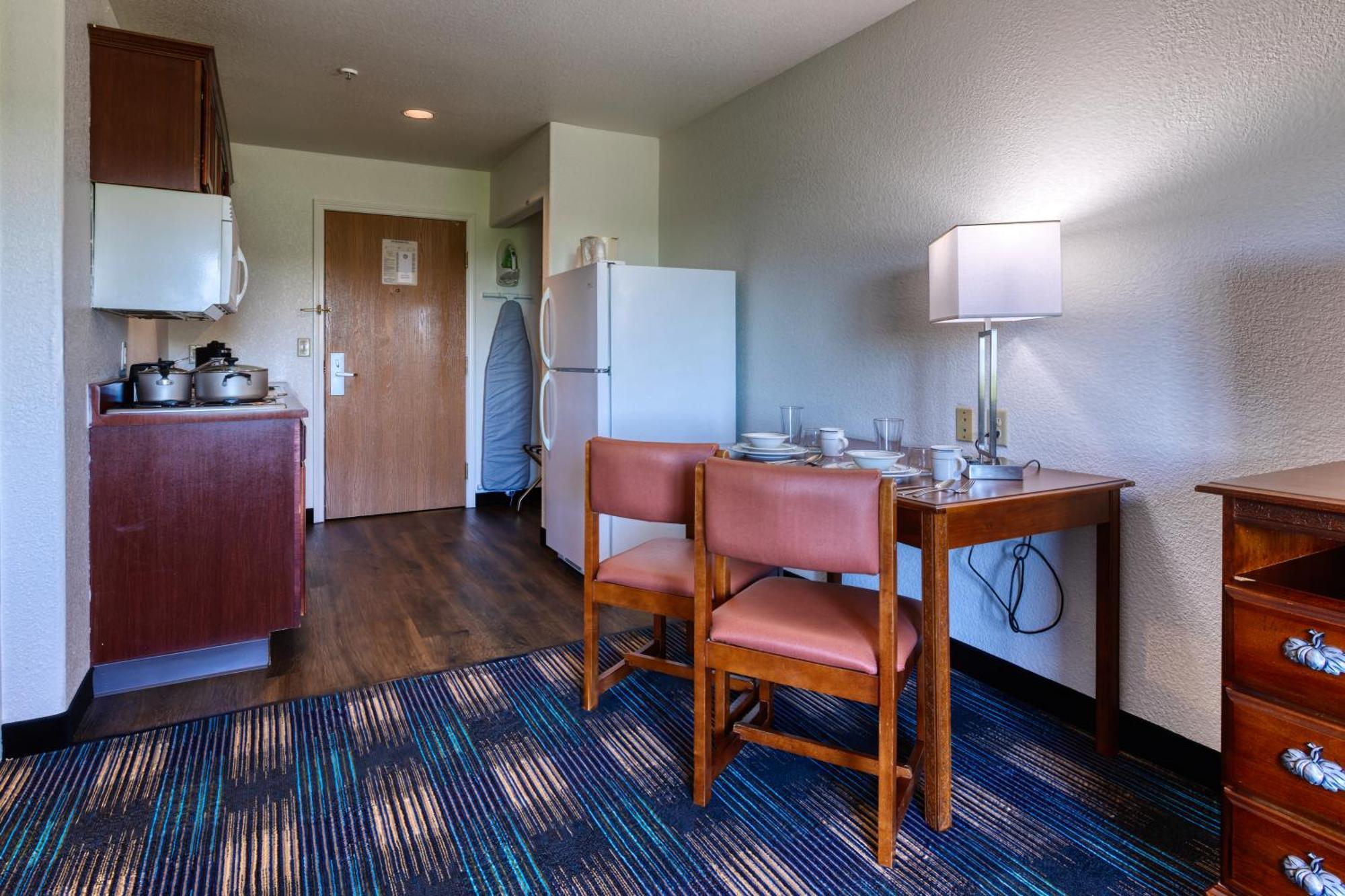 All Towne Suites St. Robert Buitenkant foto