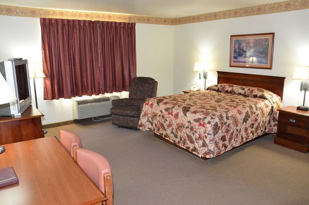All Towne Suites St. Robert Buitenkant foto