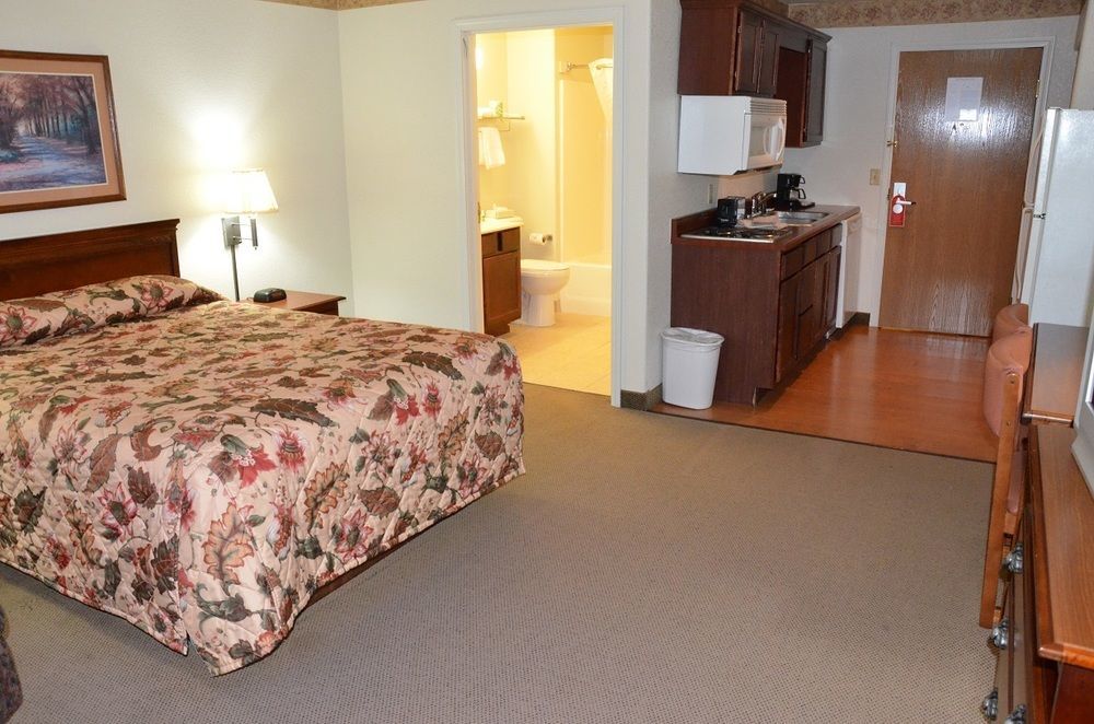 All Towne Suites St. Robert Buitenkant foto